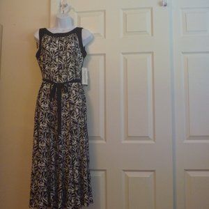 Misses midi length dress